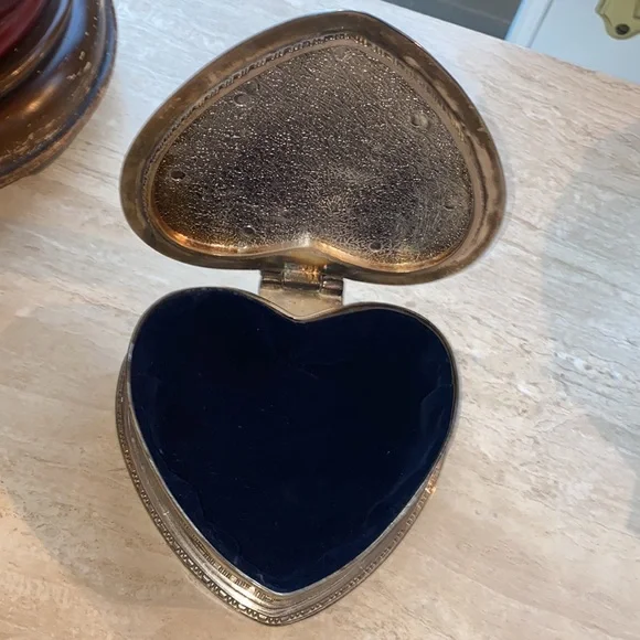 Vintage Jewelry Box Chrome Heart Velvet Inside Extra Large Substantial 80’s - Picture 3 of 6